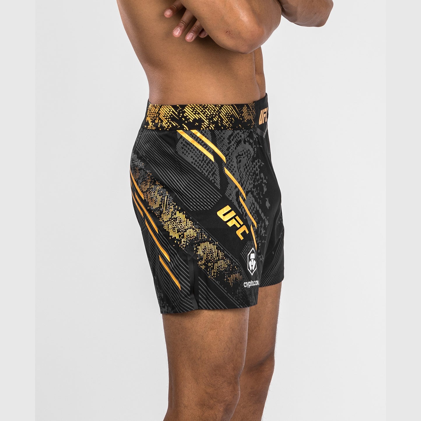 UFC Adrenaline by Venum Personalisierte Authentische Fight Night Herren-Kampfshorts - Kurze Passform - Schwarz/Gold