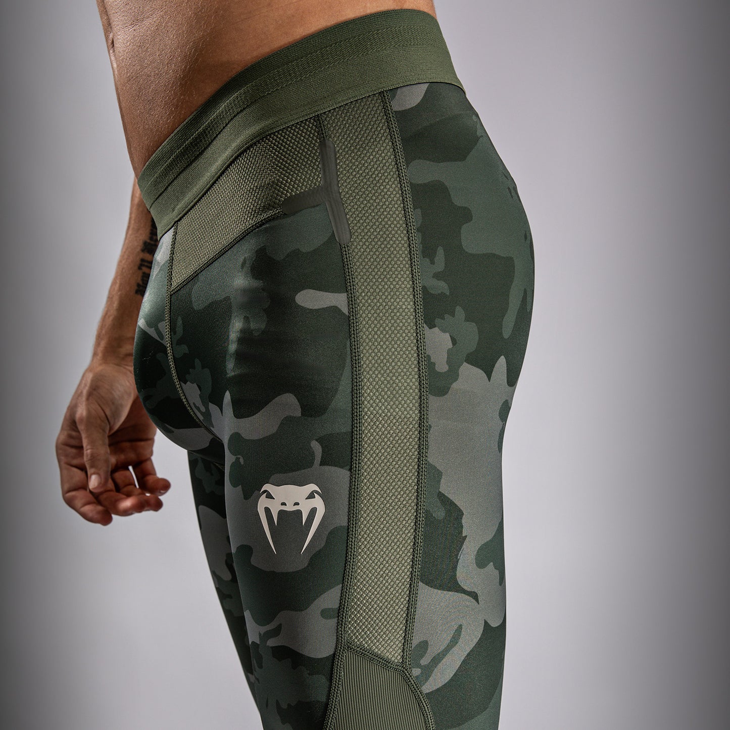 Venum G-Fit Air Herren Spats - Armee Tarnmuster