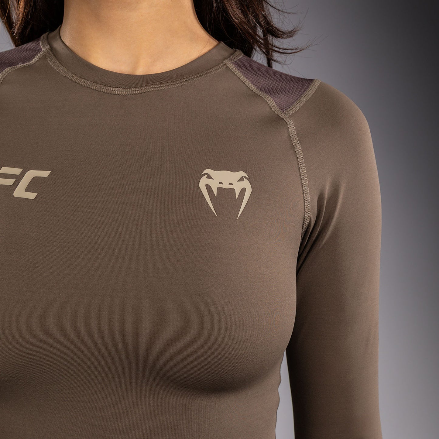 Venum UFC Unity by Venum Authentic Fight Week Damen Funktions-Rashguard Langarm - Braun
