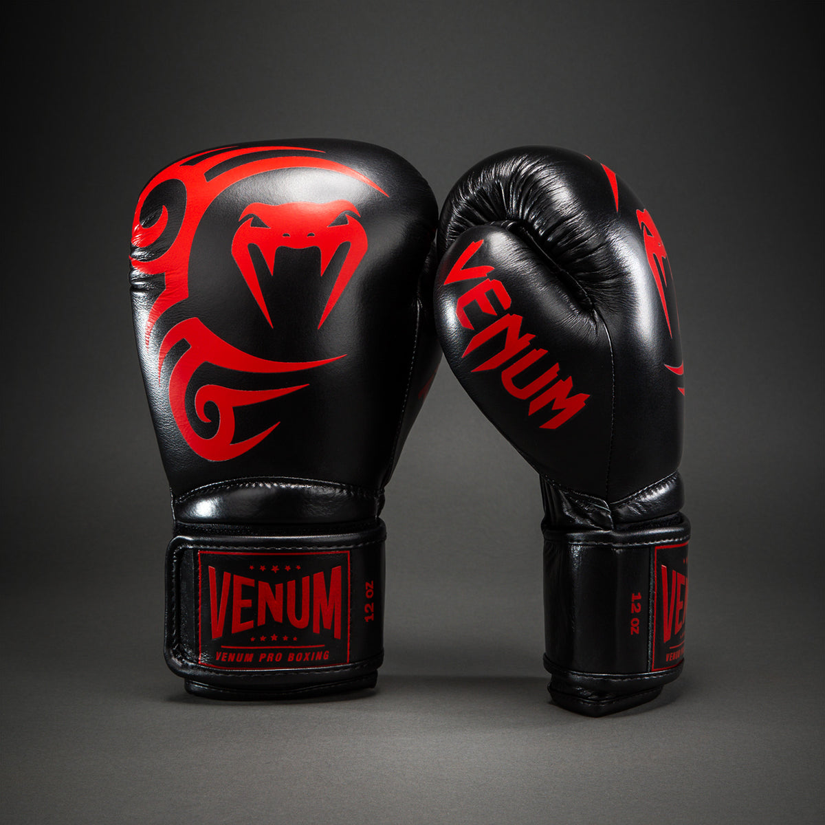 Venum Giant 2.0 Mike Tyson Pro Boxhandschuhe – Schwarz/Rot - Inklusive Kordelzugbeutel