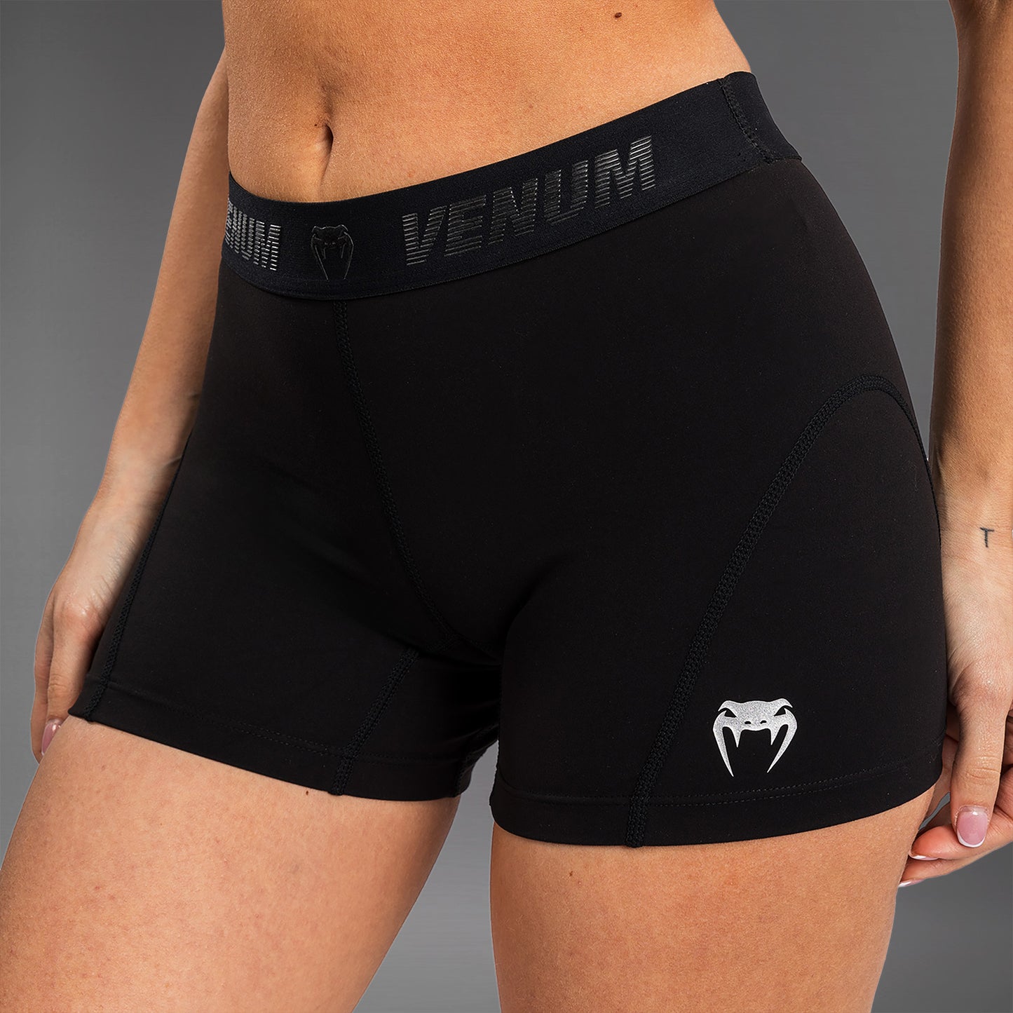Venum Elevate Vale Tudo Shorts für Frauen - Schwarz