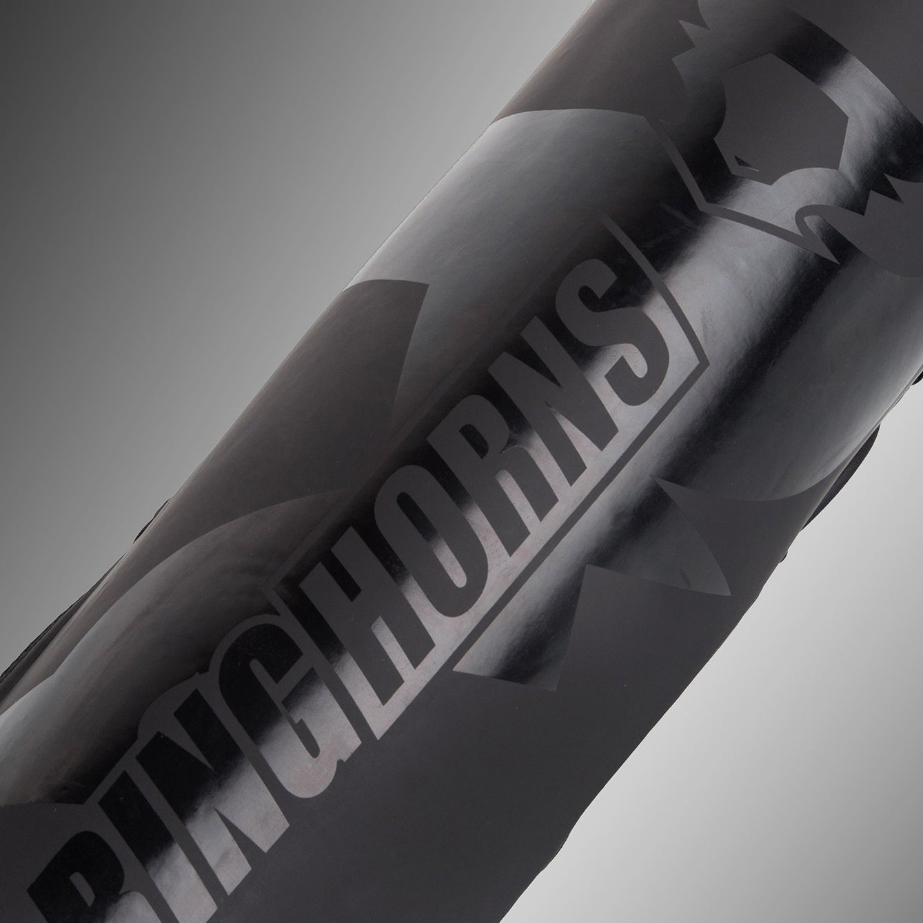 Ringhorns Charger by Venum Schienbeinschoner und Fußschützer – Schwarz/Schwarz