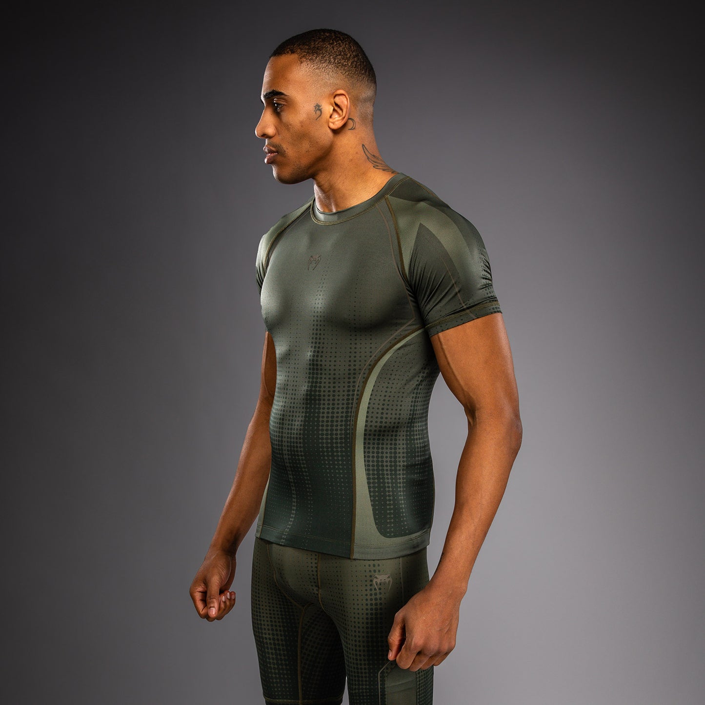 Venum Stealth Kurzarm Rashguard – Khaki/Dunkelgrün