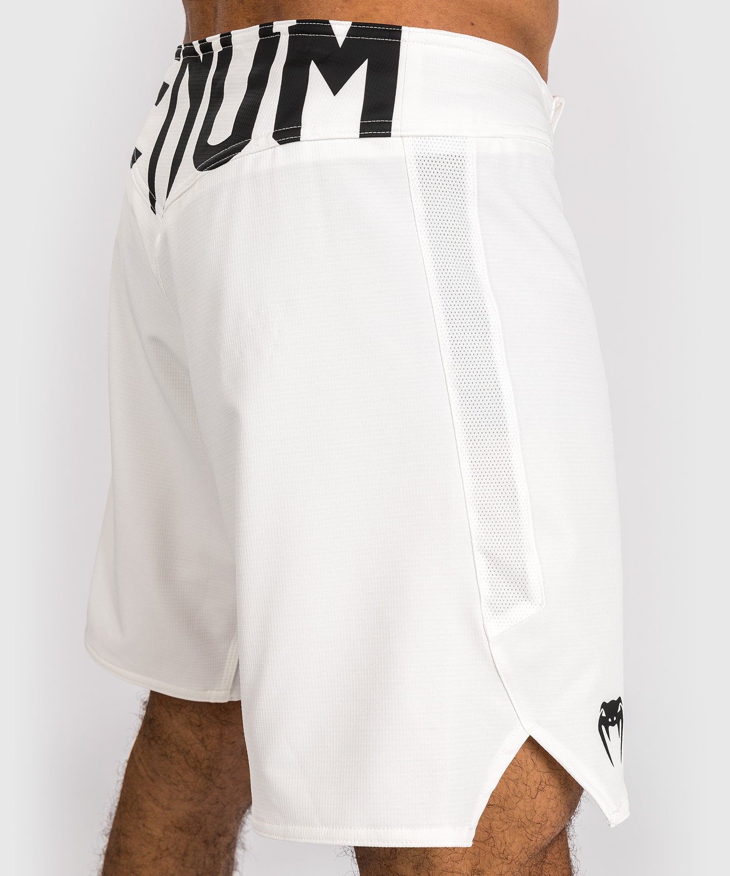 Venum Light 5.0 Fight Shorts - Weiß/Schwarz