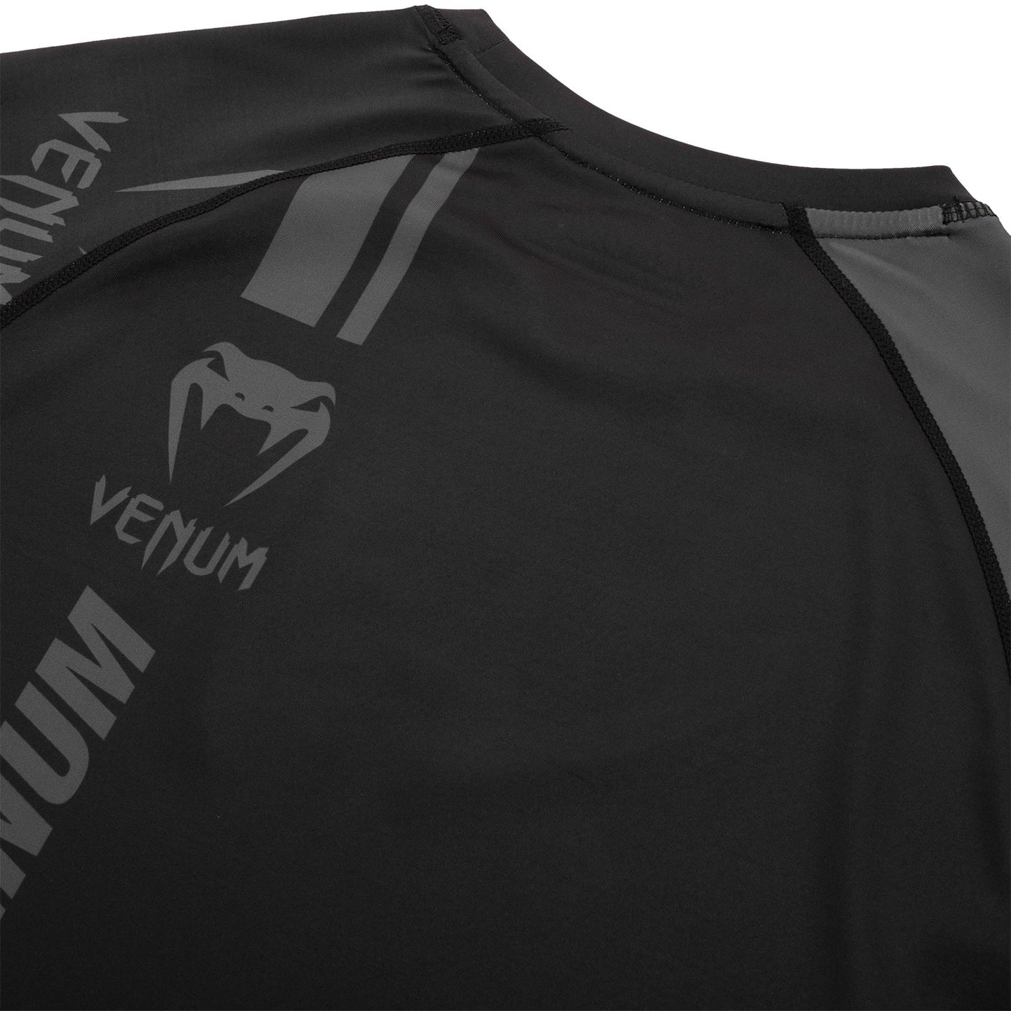Rashguard Venum Logos - Kurzarm - Schwarz/Schwarz