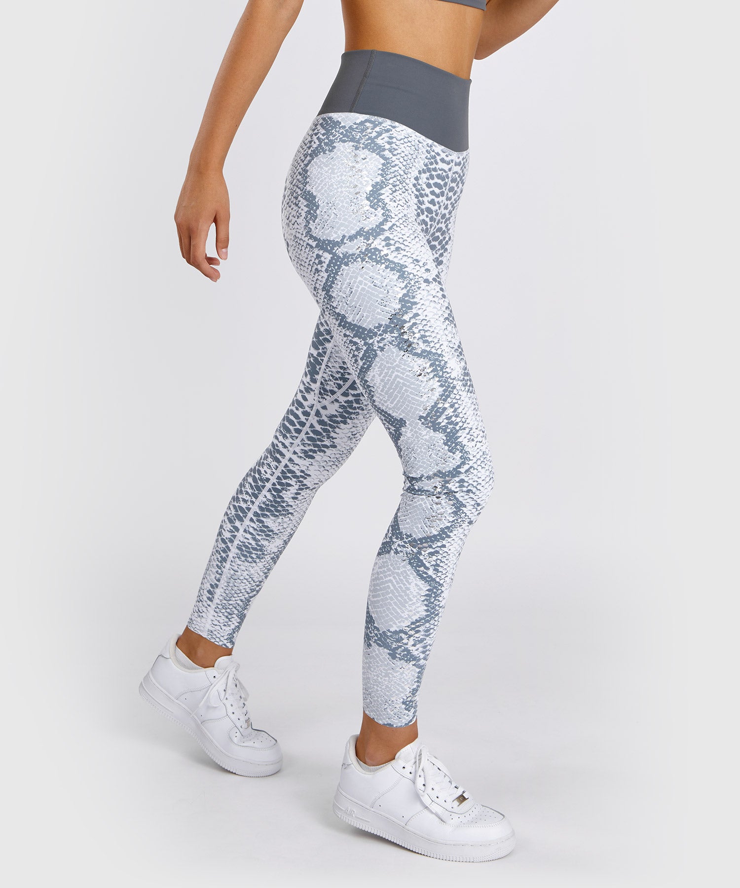 Weiße Sport-Leggings mit goldenem Schlangendruck 