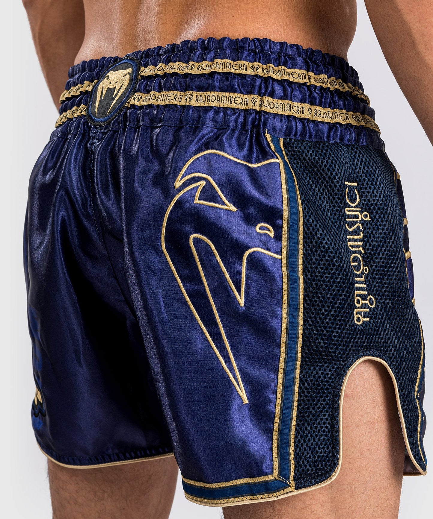 Venum RAJADAMNERN Muay Thai Shorts - Blau