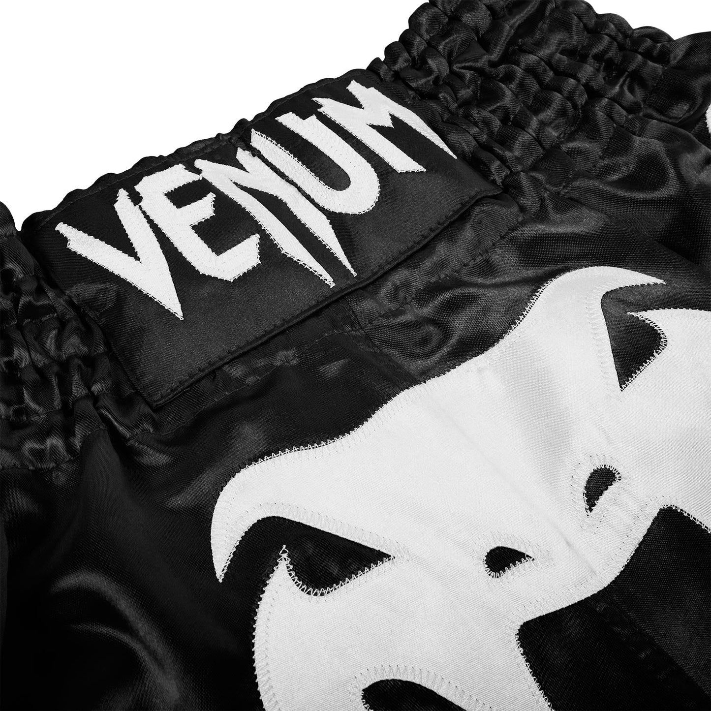 Venum Bangkok Inferno Muay Thai Shorts - Schwarz/Weiß