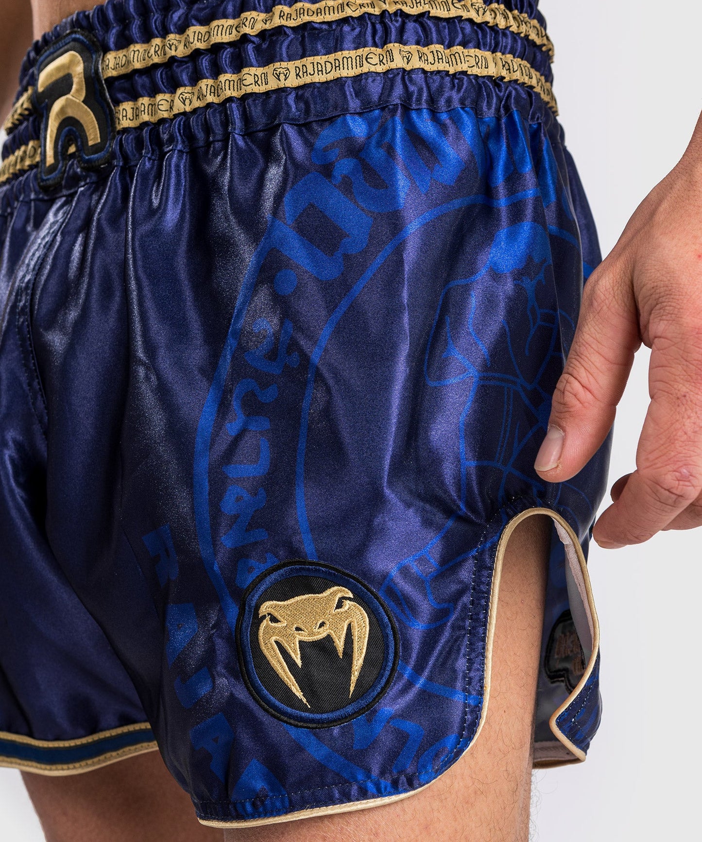 Venum RAJADAMNERN Muay Thai Shorts - Blau