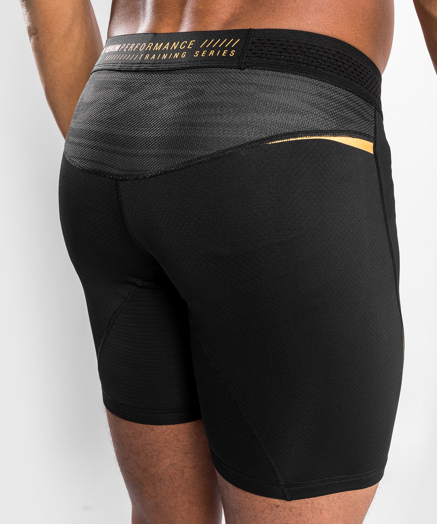 Venum Tempest 2.0 Vale Tudo Shorts :  Schwarz / Gold